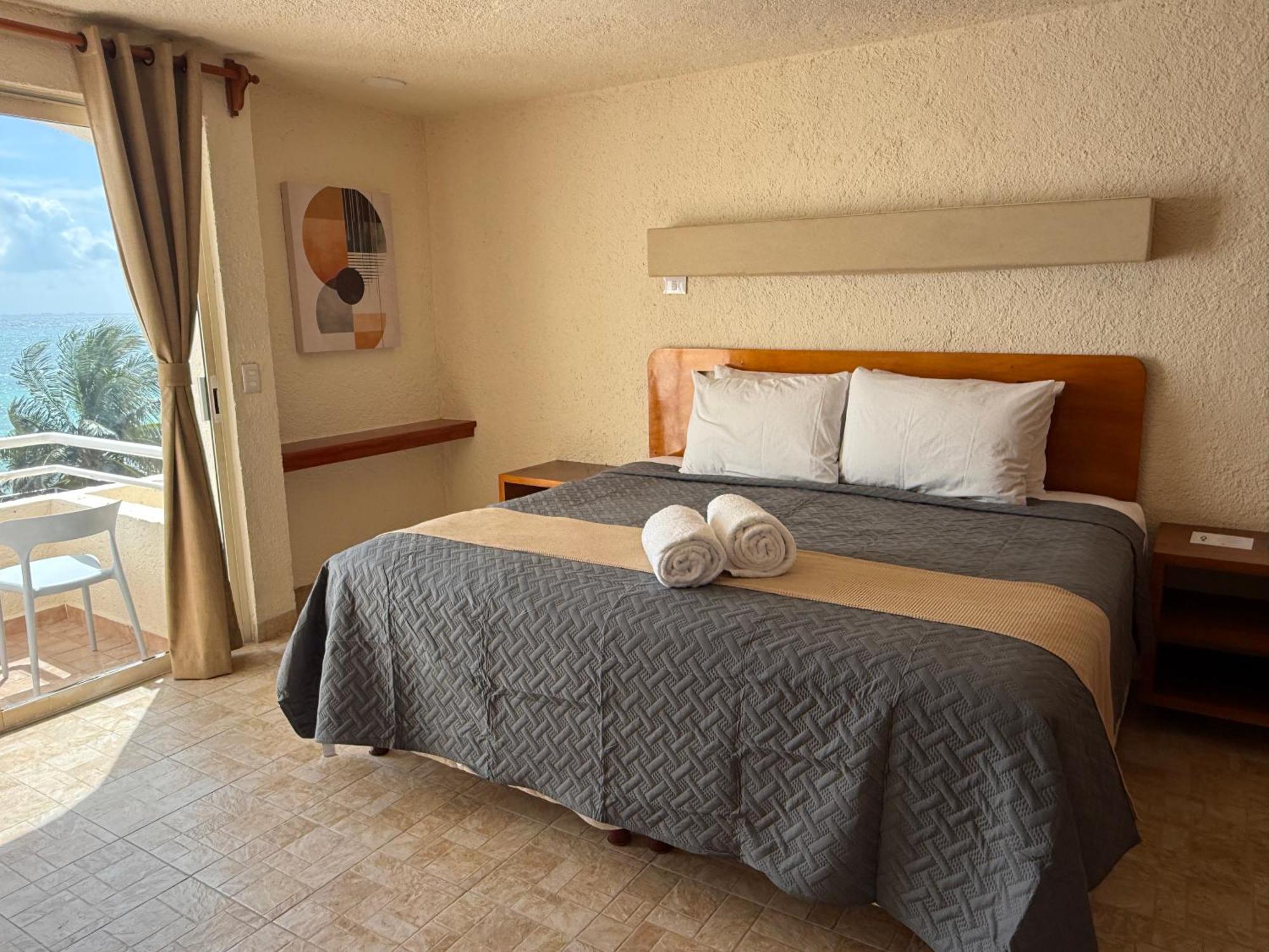 Luciana Hotel & Beach Club Playa del Carmen Room photo